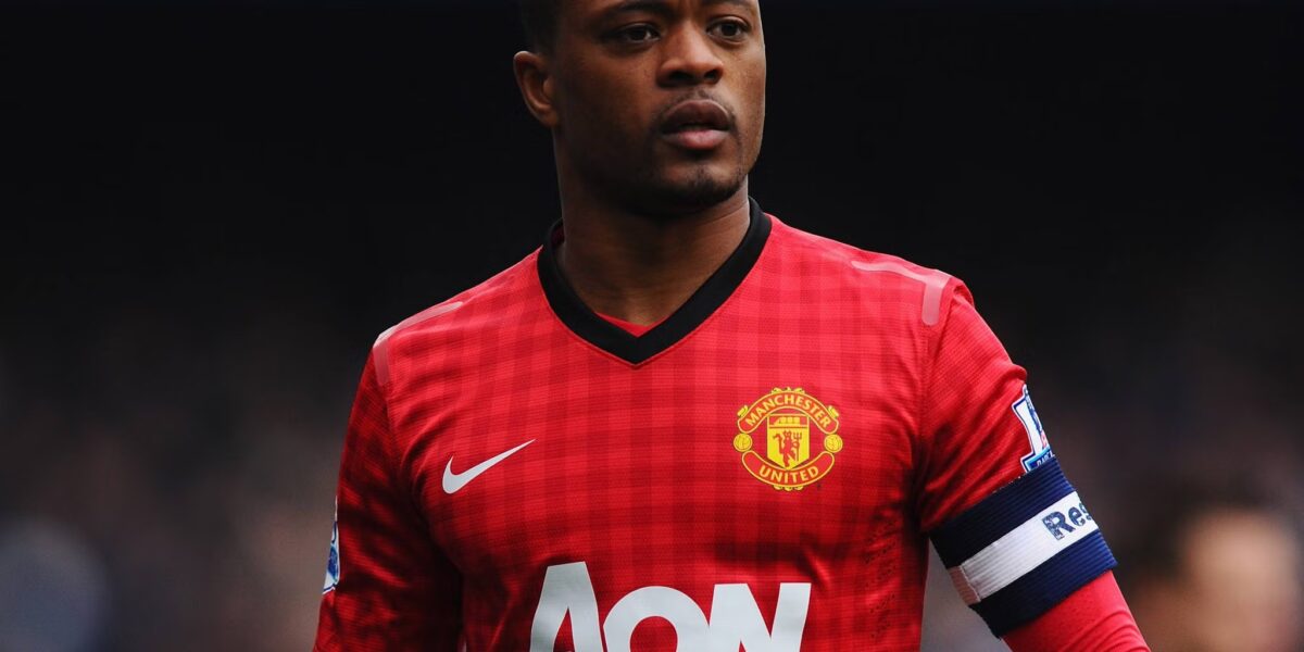 Patrice Evra Exfutbolista del Manchester United firma con PFL